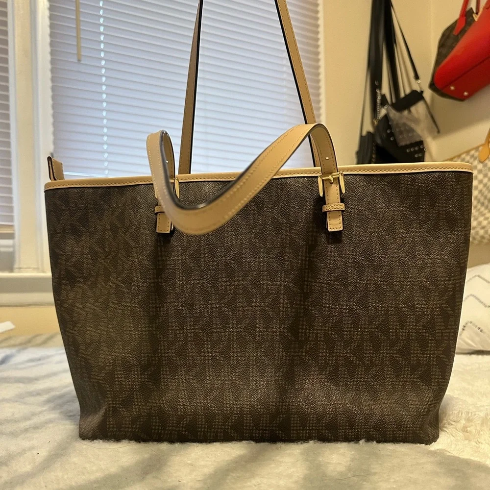 Authentic Michael Kors bag - Picture 4 of 4